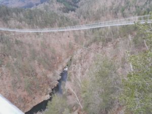 Lire la suite à propos de l’article La passerelle sur les gorges